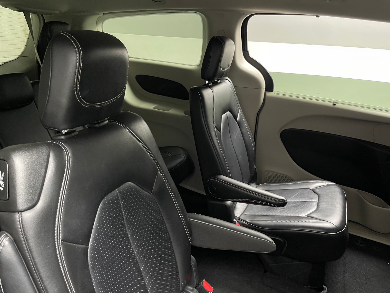 Thumbnail: 2023 Chrysler Pacifica - 5
