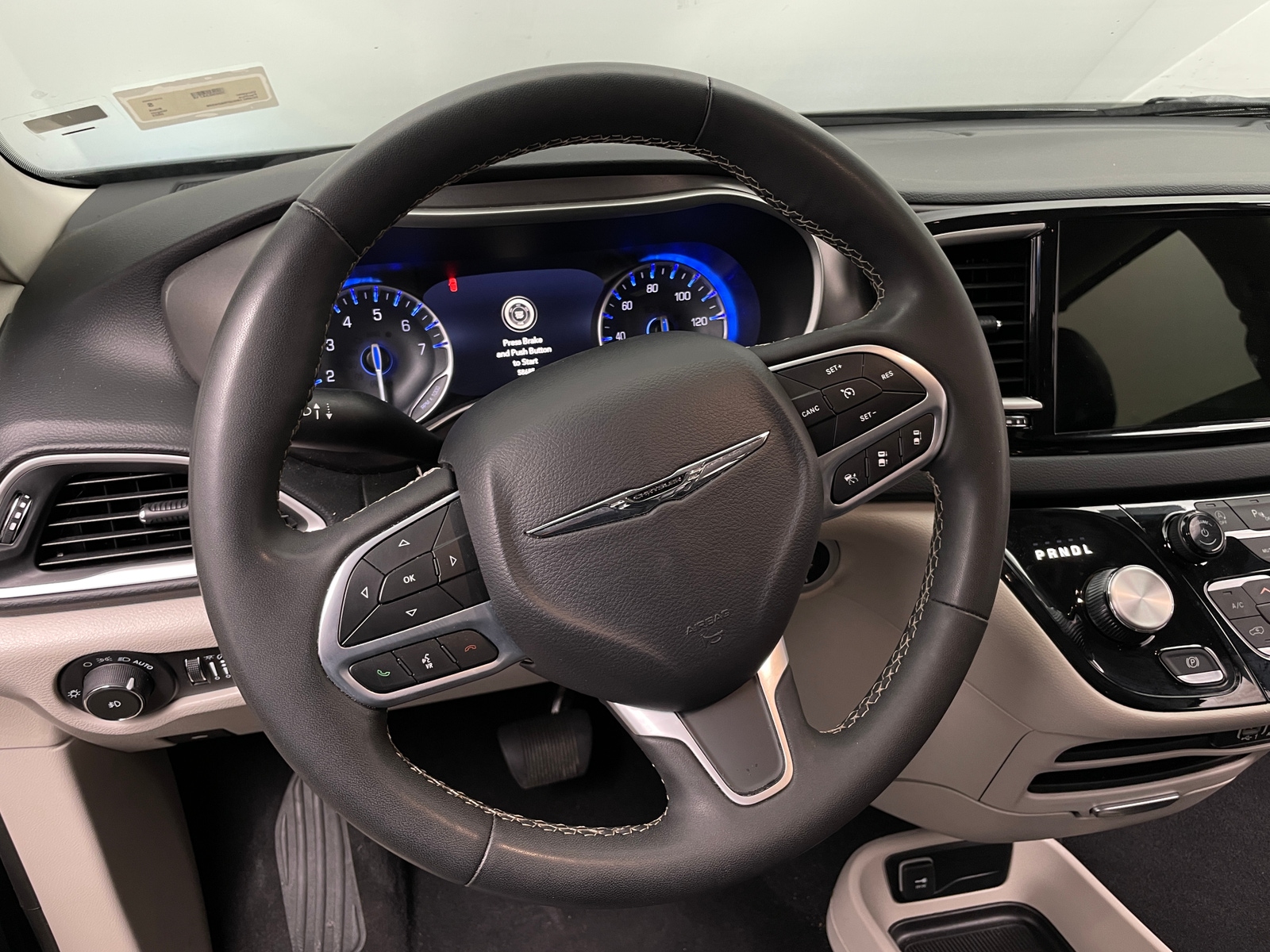 Thumbnail: 2023 Chrysler Pacifica - 4