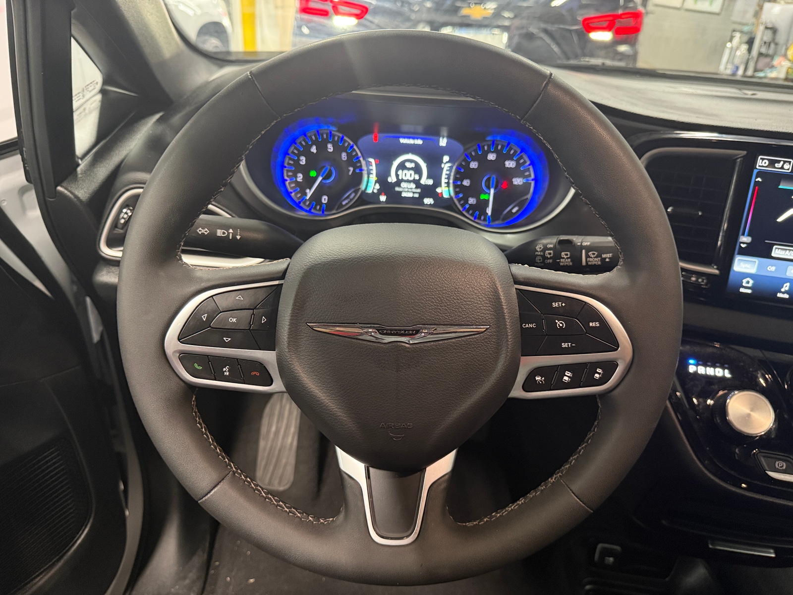 Thumbnail: 2025 Chrysler Pacifica - 4
