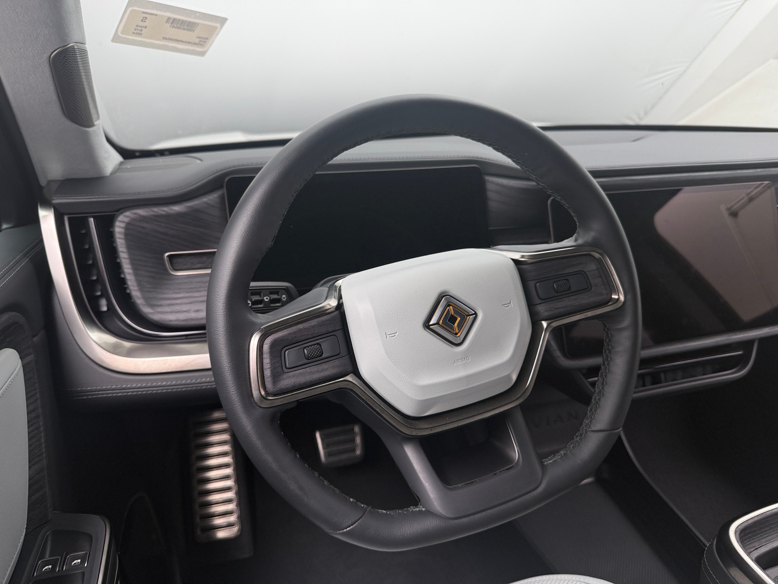 Thumbnail: 2024 Rivian R1S - 4