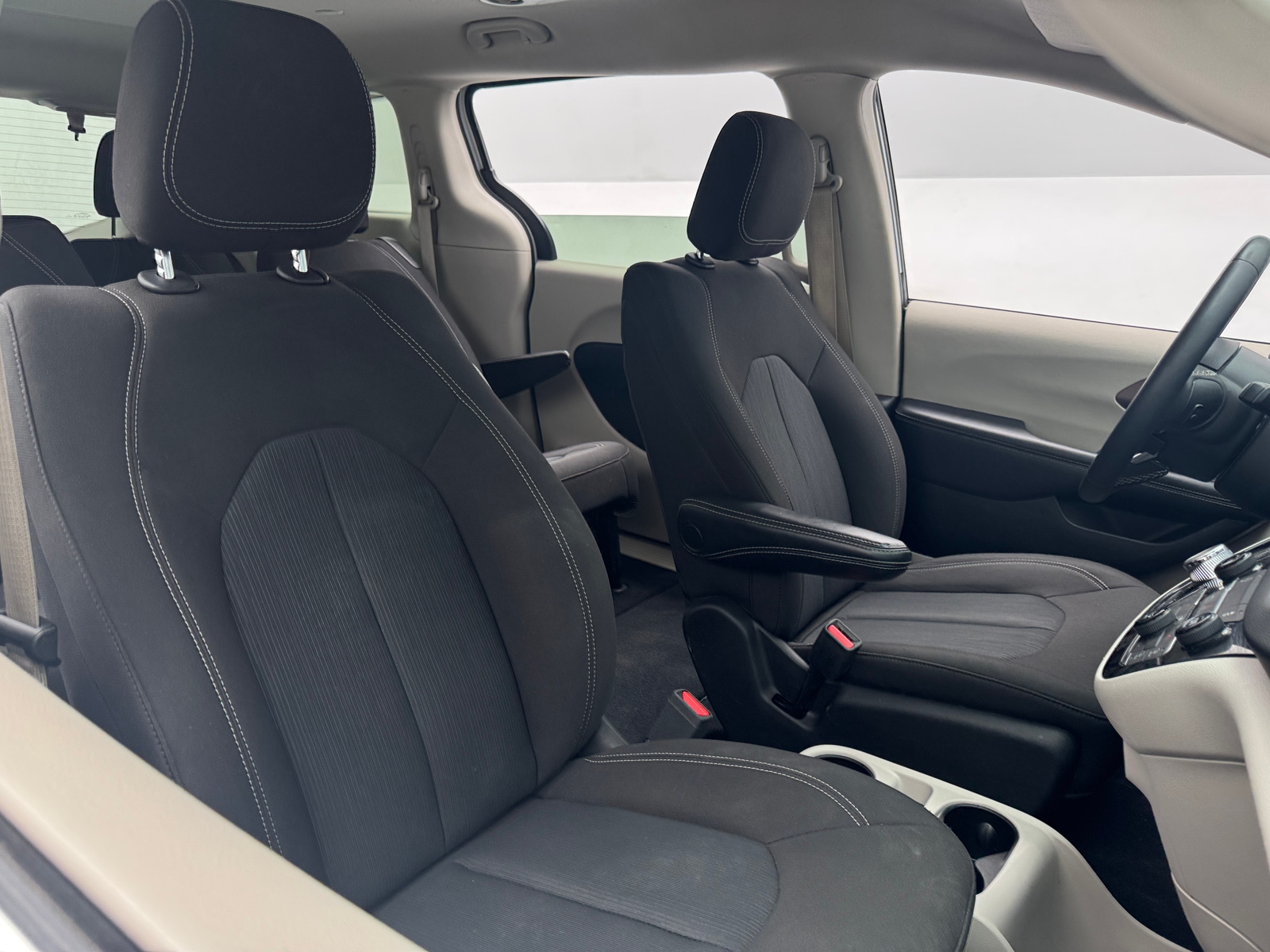 Thumbnail: 2023 Chrysler Voyager - 2