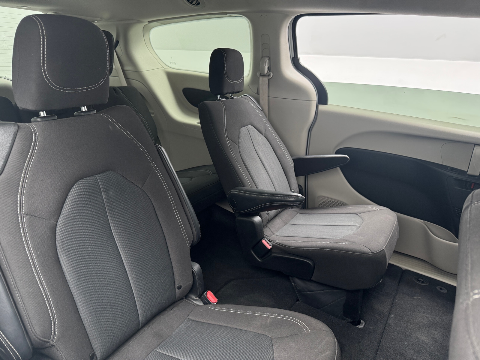 Thumbnail: 2023 Chrysler Voyager - 6