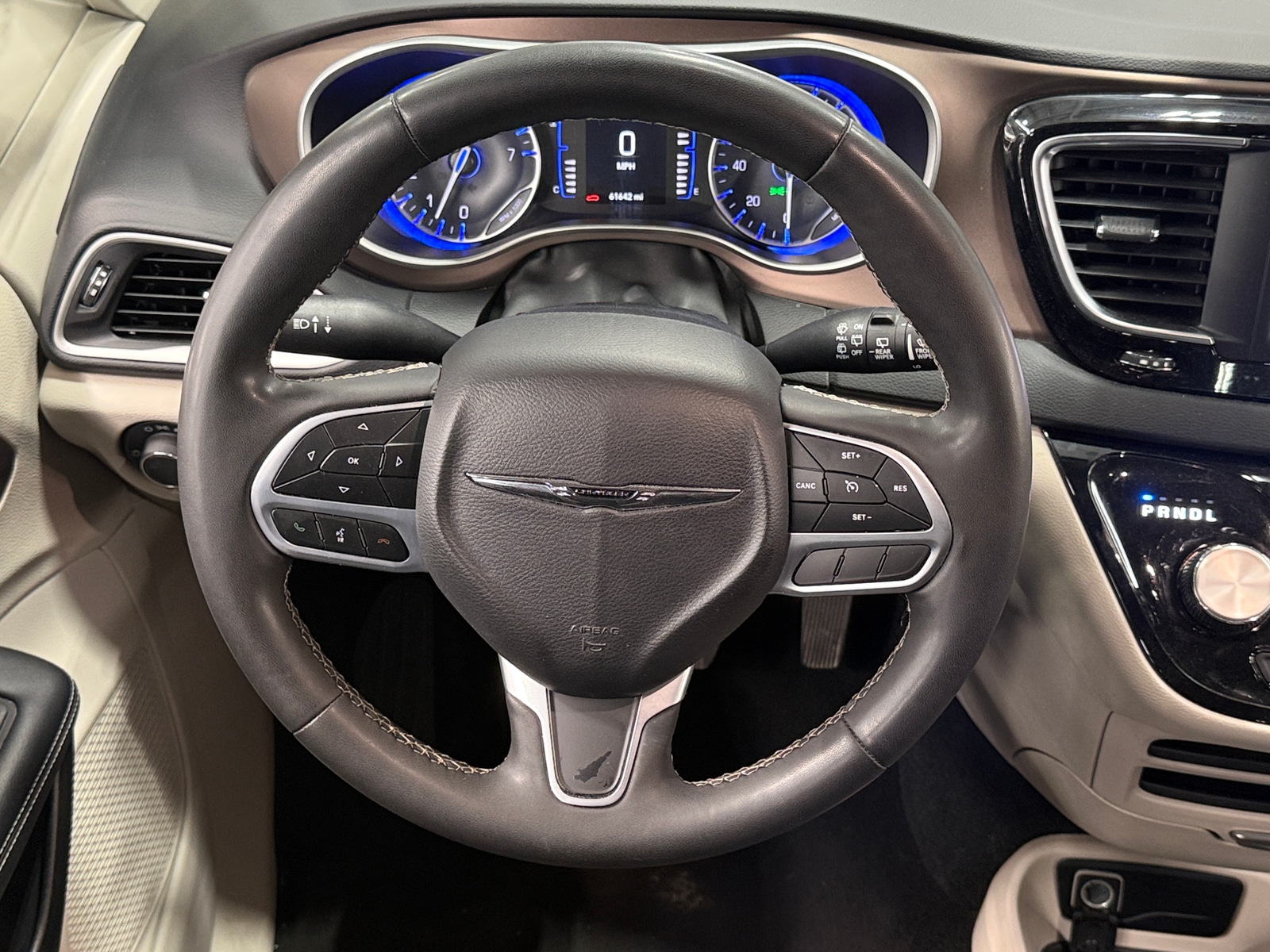 Thumbnail: 2023 Chrysler Voyager - 5