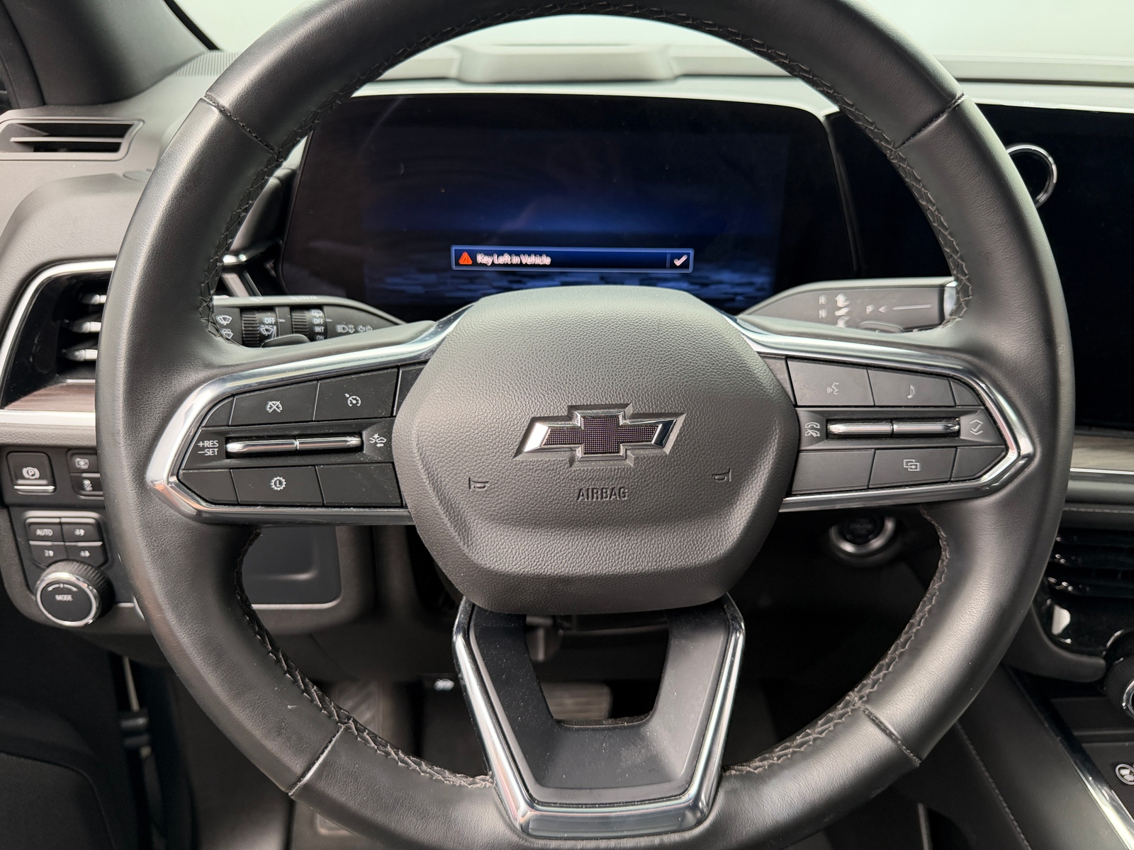 Thumbnail: 2025 Chevrolet Suburban - 4