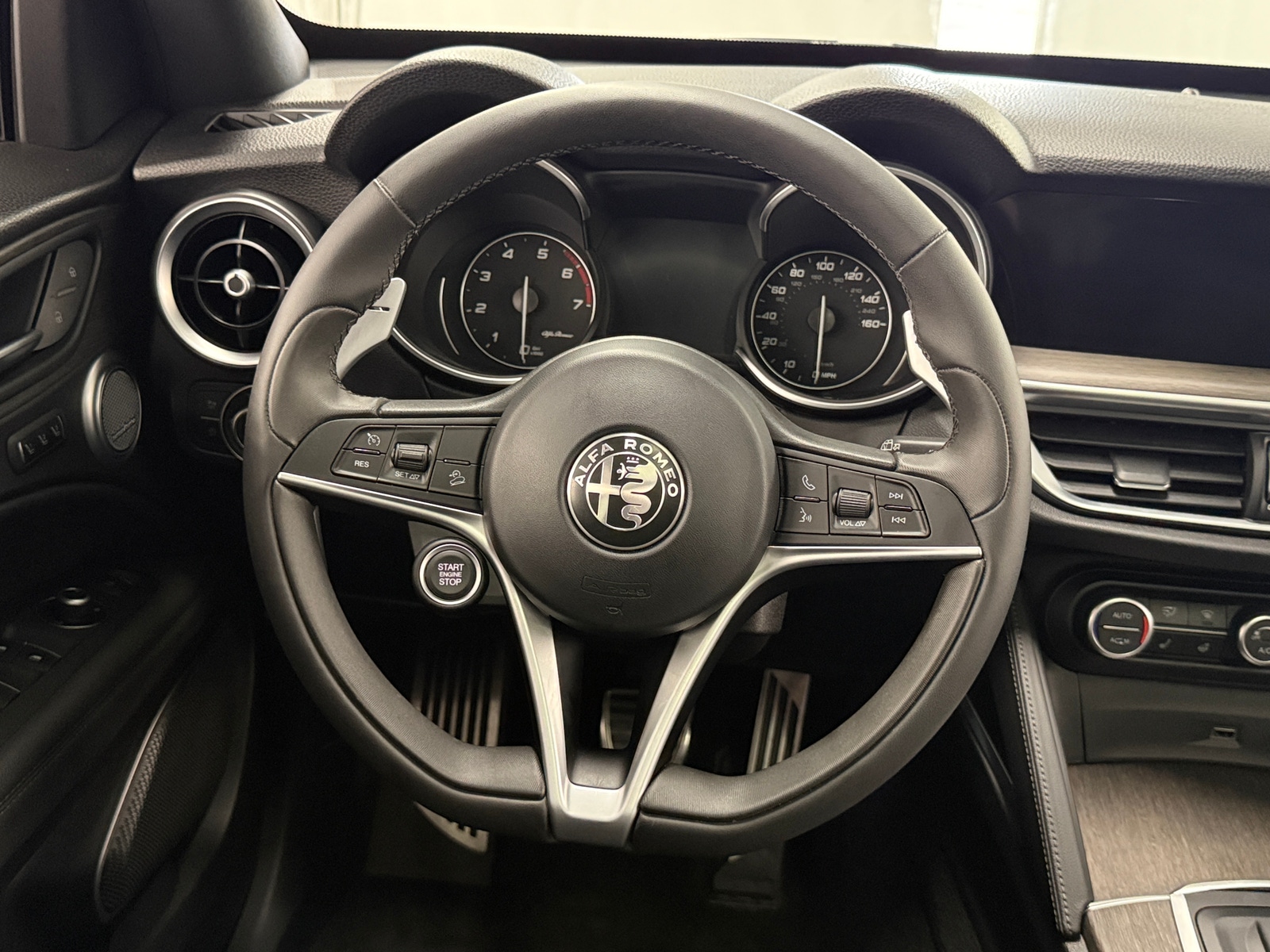 Thumbnail: 2018 Alfa Romeo Stelvio - 4