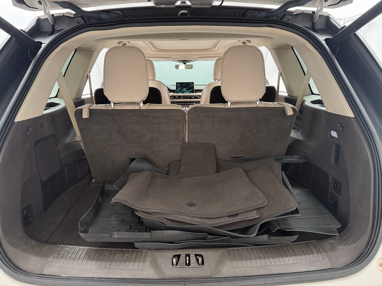 Thumbnail: 2023 Lincoln Aviator - 6