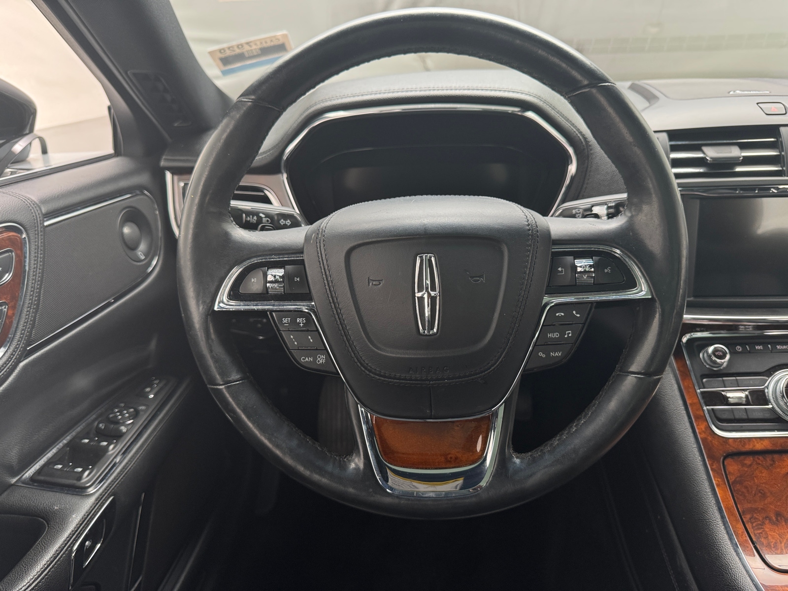 Thumbnail: 2018 Lincoln Continental - 4