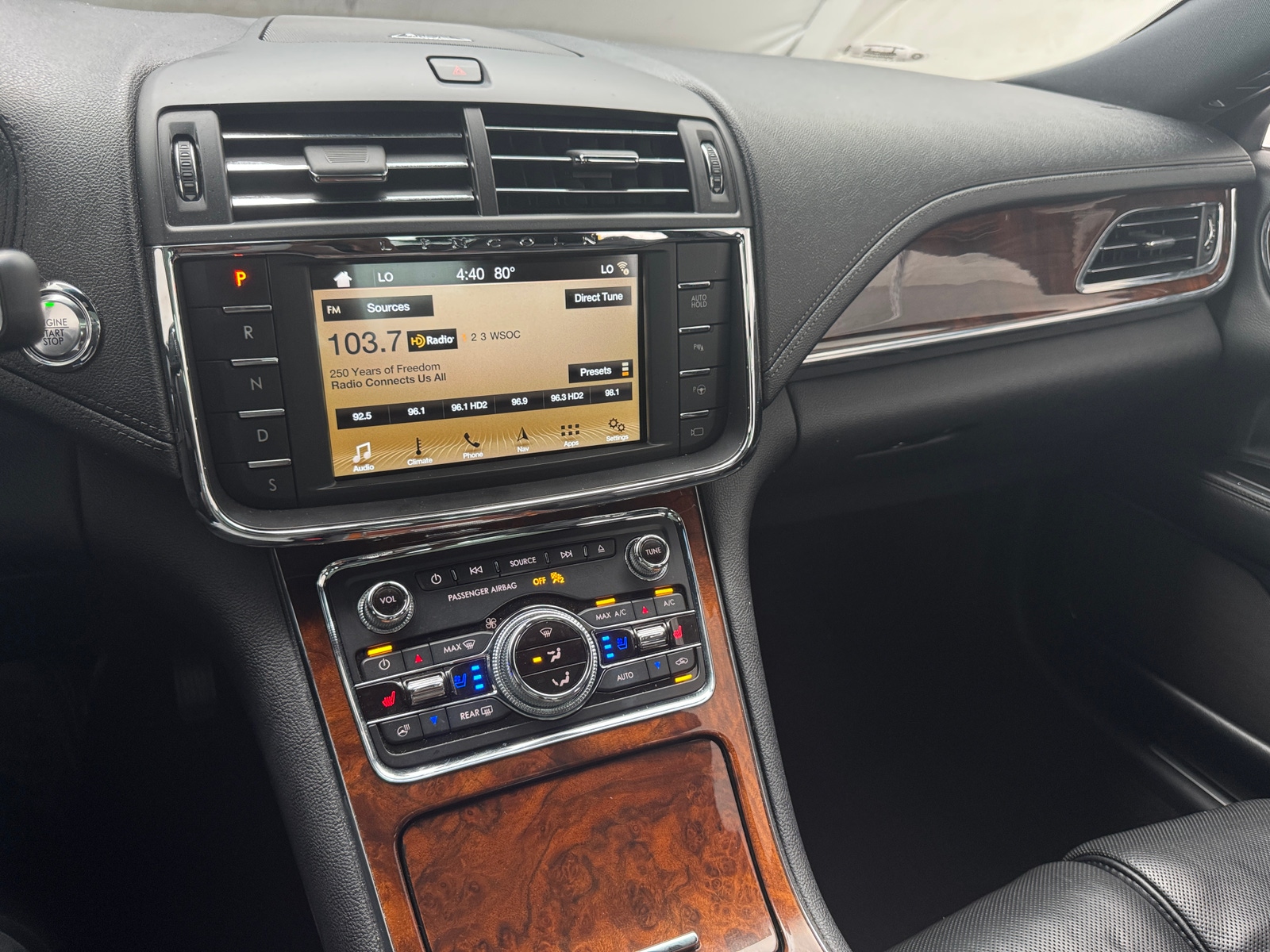 Thumbnail: 2018 Lincoln Continental - 3