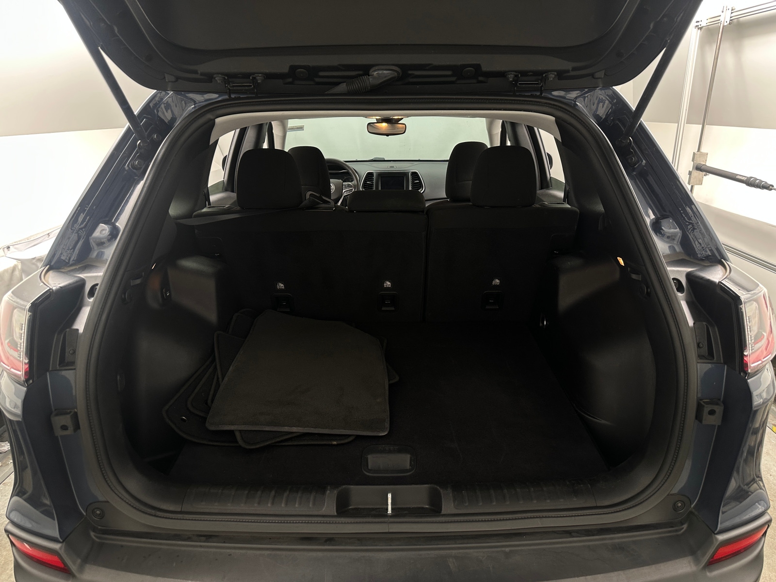 Thumbnail: 2021 Jeep Cherokee - 7