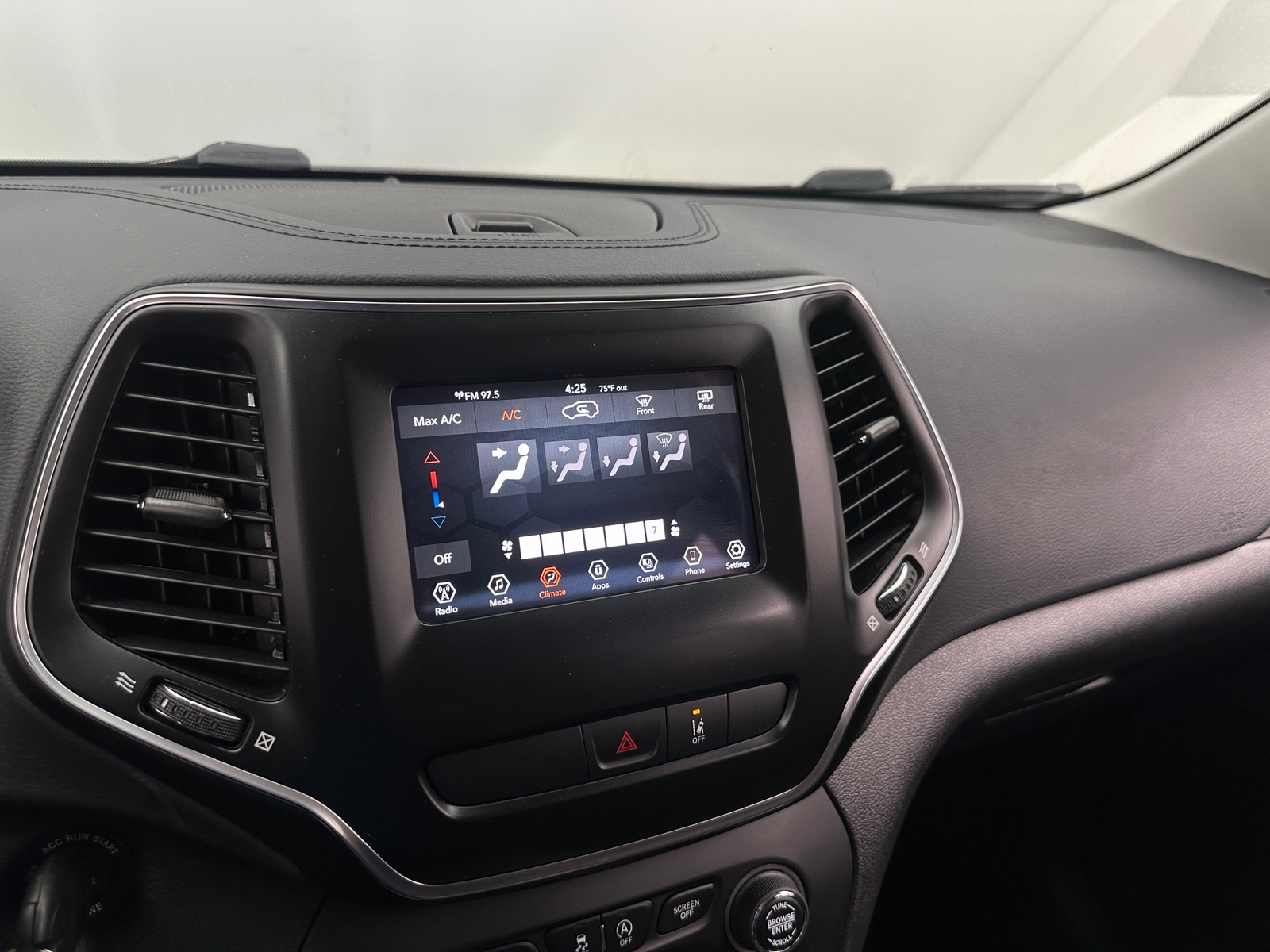 Thumbnail: 2021 Jeep Cherokee - 4