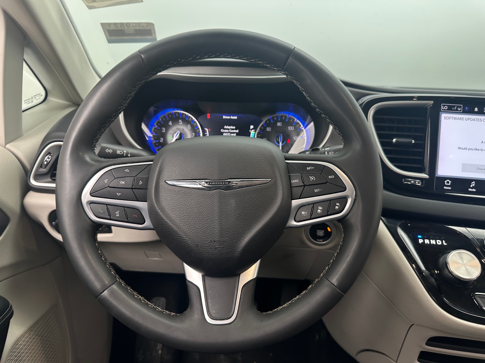 Thumbnail: 2023 Chrysler Pacifica - 4