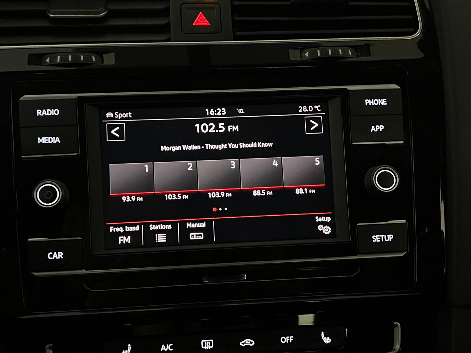 Thumbnail: 2019 Volkswagen Golf - 4