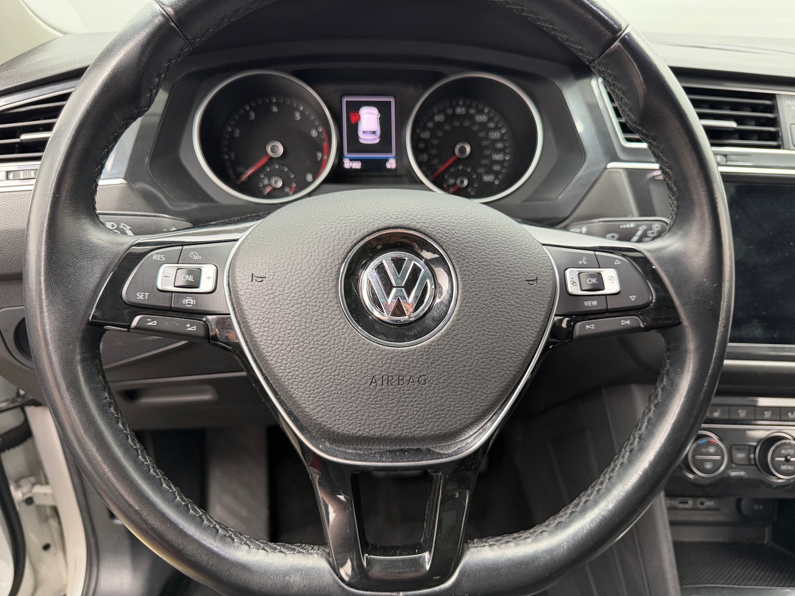 Thumbnail: 2019 Volkswagen Tiguan - 4
