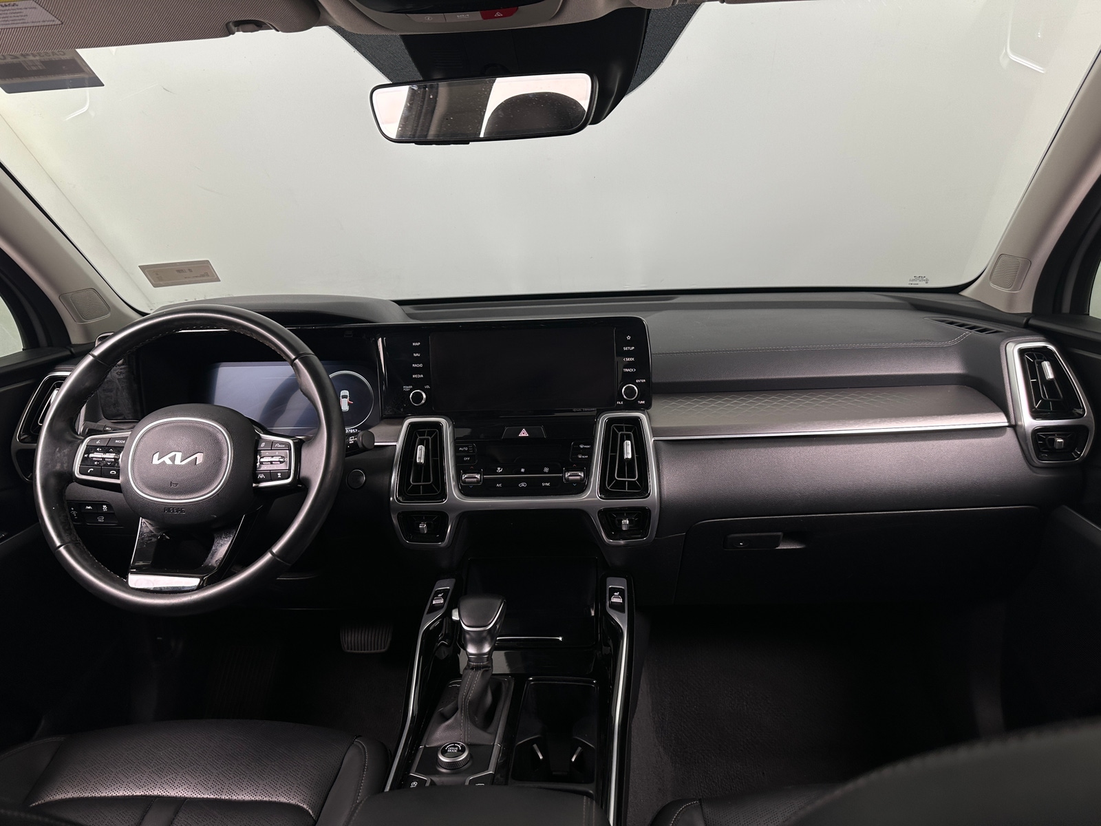 Thumbnail: 2023 Kia Sorento - 2