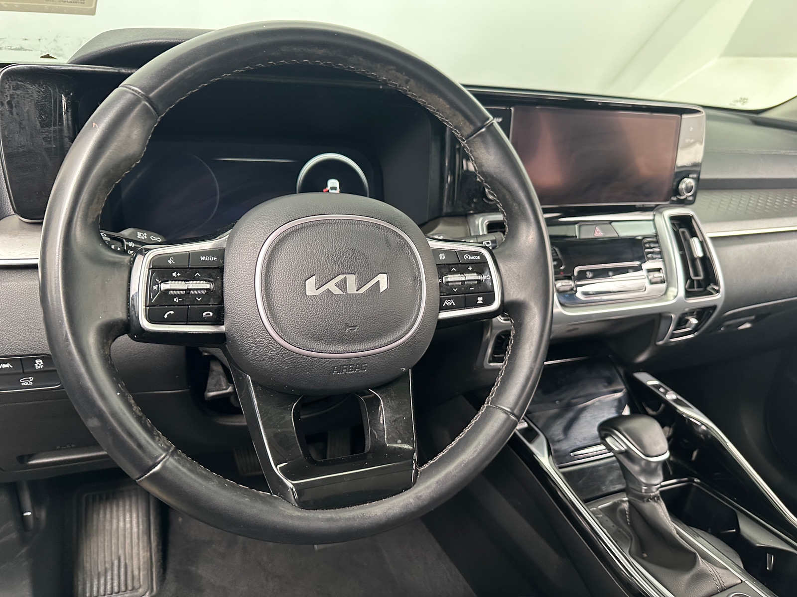 Thumbnail: 2023 Kia Sorento - 4