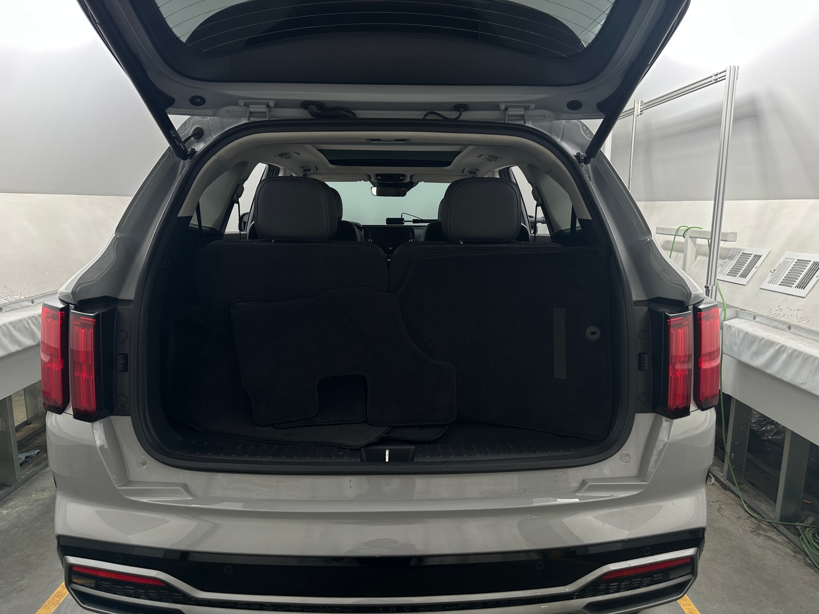 Thumbnail: 2023 Kia Sorento - 6