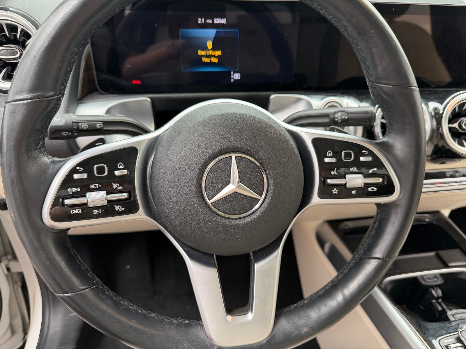 Thumbnail: 2022 Mercedes-Benz GLB - 4
