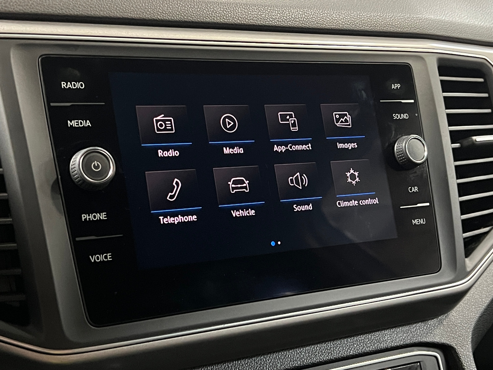 Thumbnail: 2019 Volkswagen Atlas - 3
