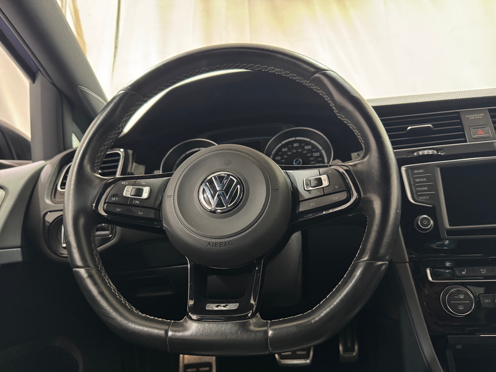 Thumbnail: 2016 Volkswagen Golf - 4