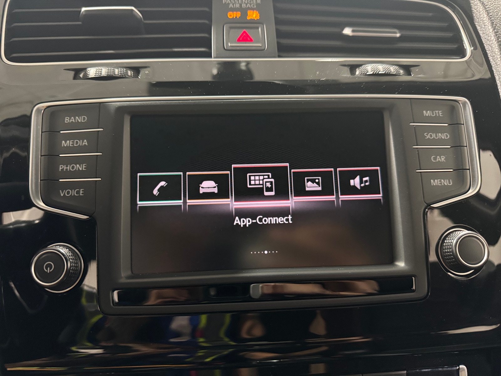 Thumbnail: 2016 Volkswagen Golf - 3