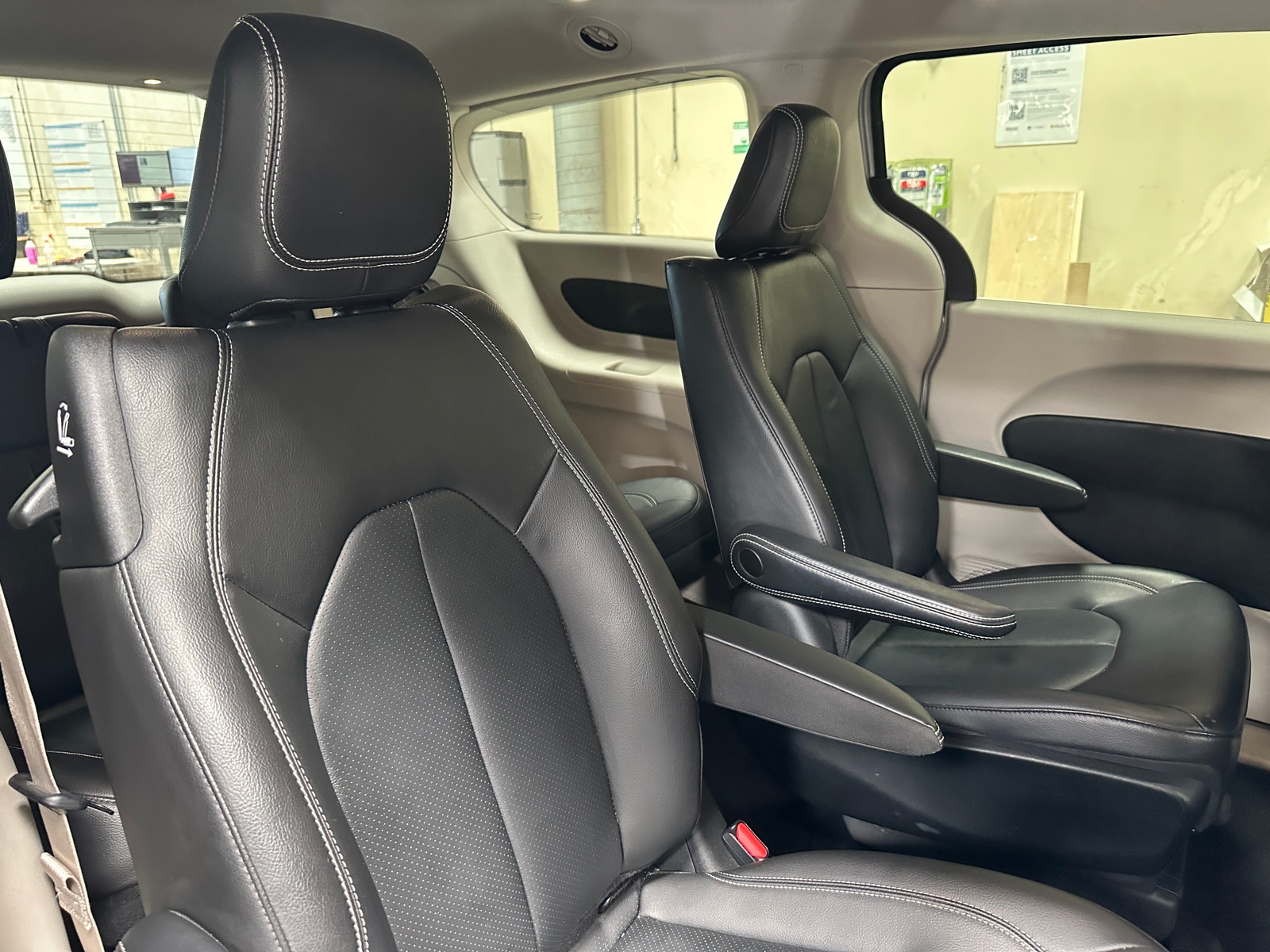 Thumbnail: 2022 Chrysler Pacifica - 5