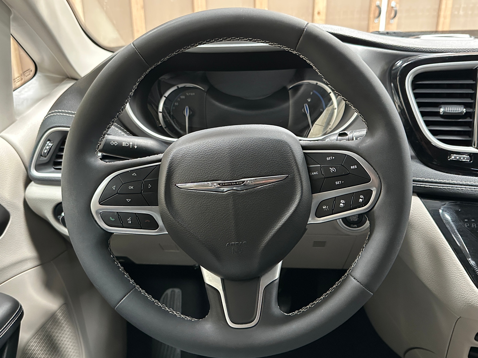 Thumbnail: 2022 Chrysler Pacifica - 4