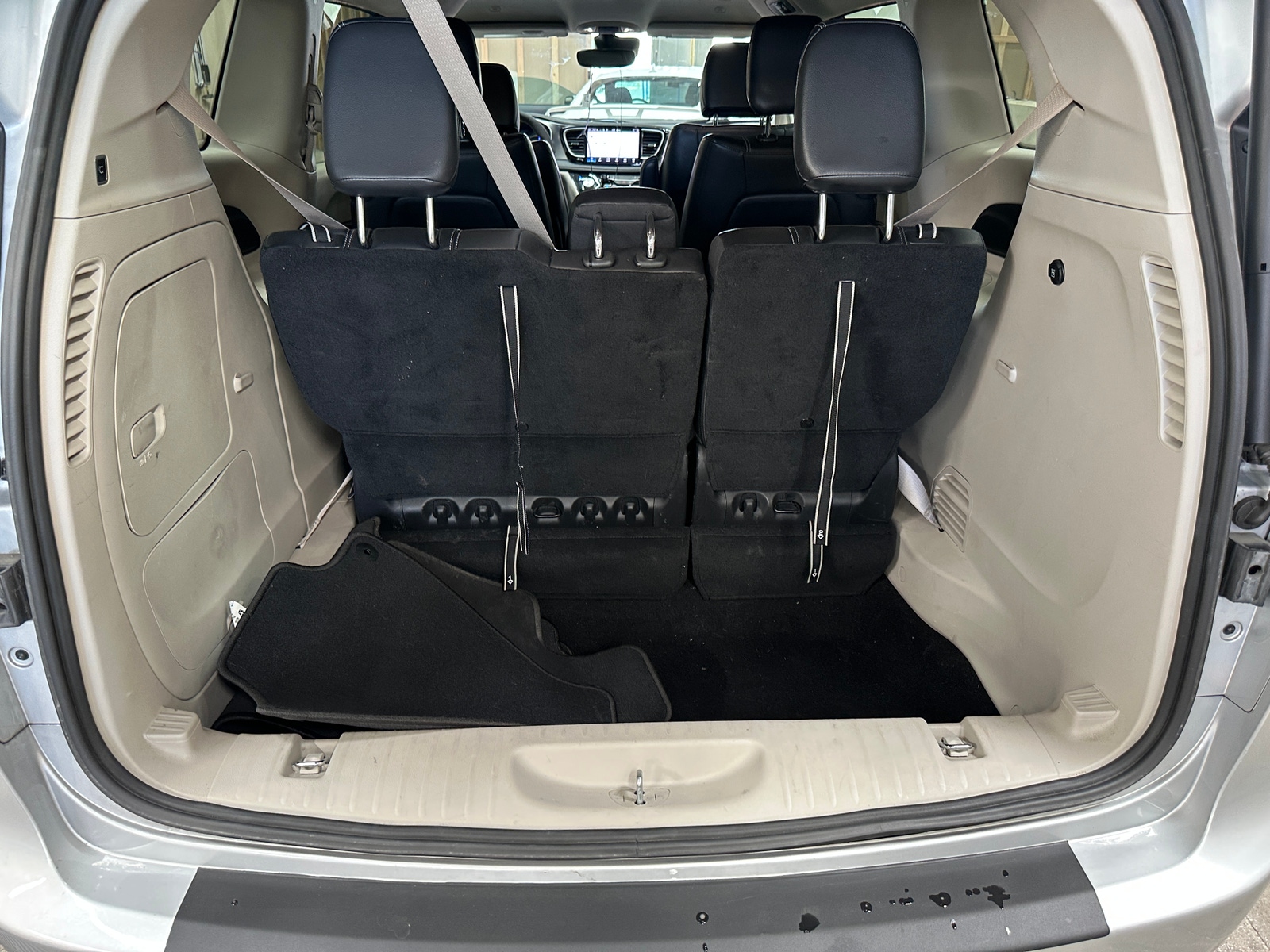 Thumbnail: 2022 Chrysler Pacifica - 6