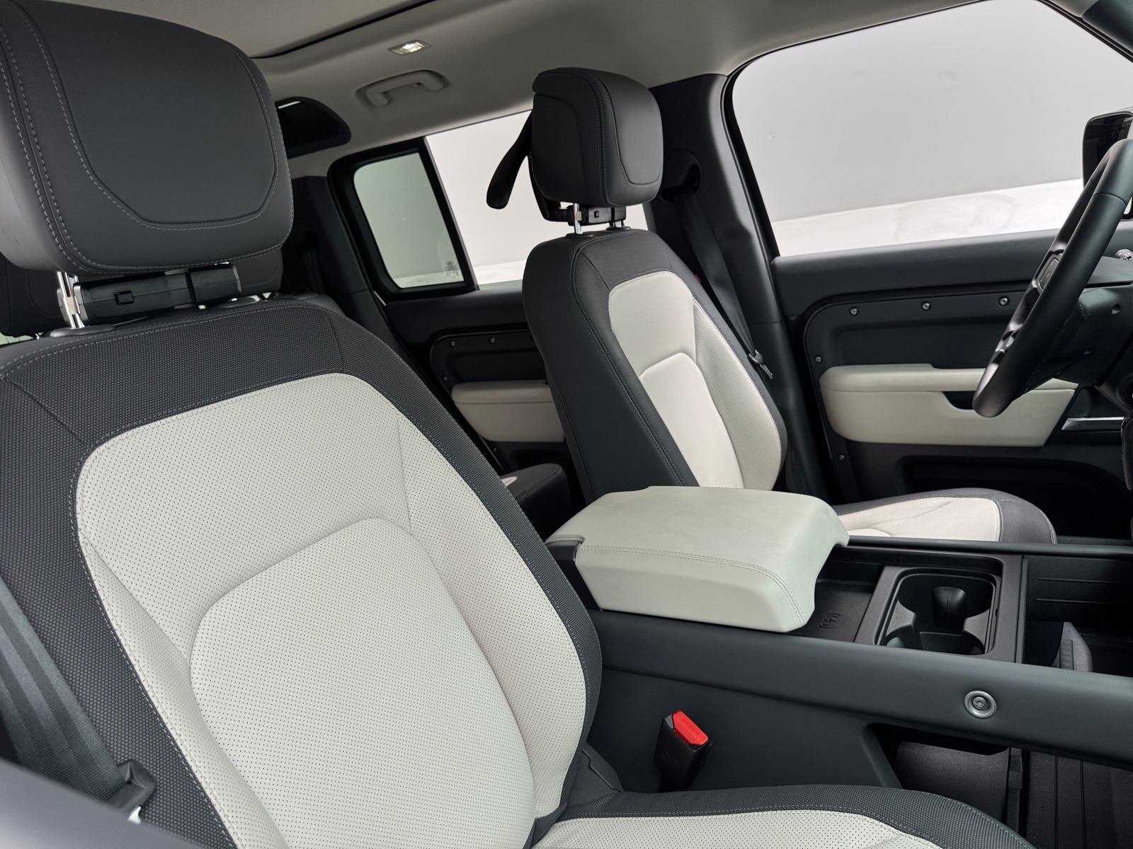 Thumbnail: 2024 Land Rover Defender - 2