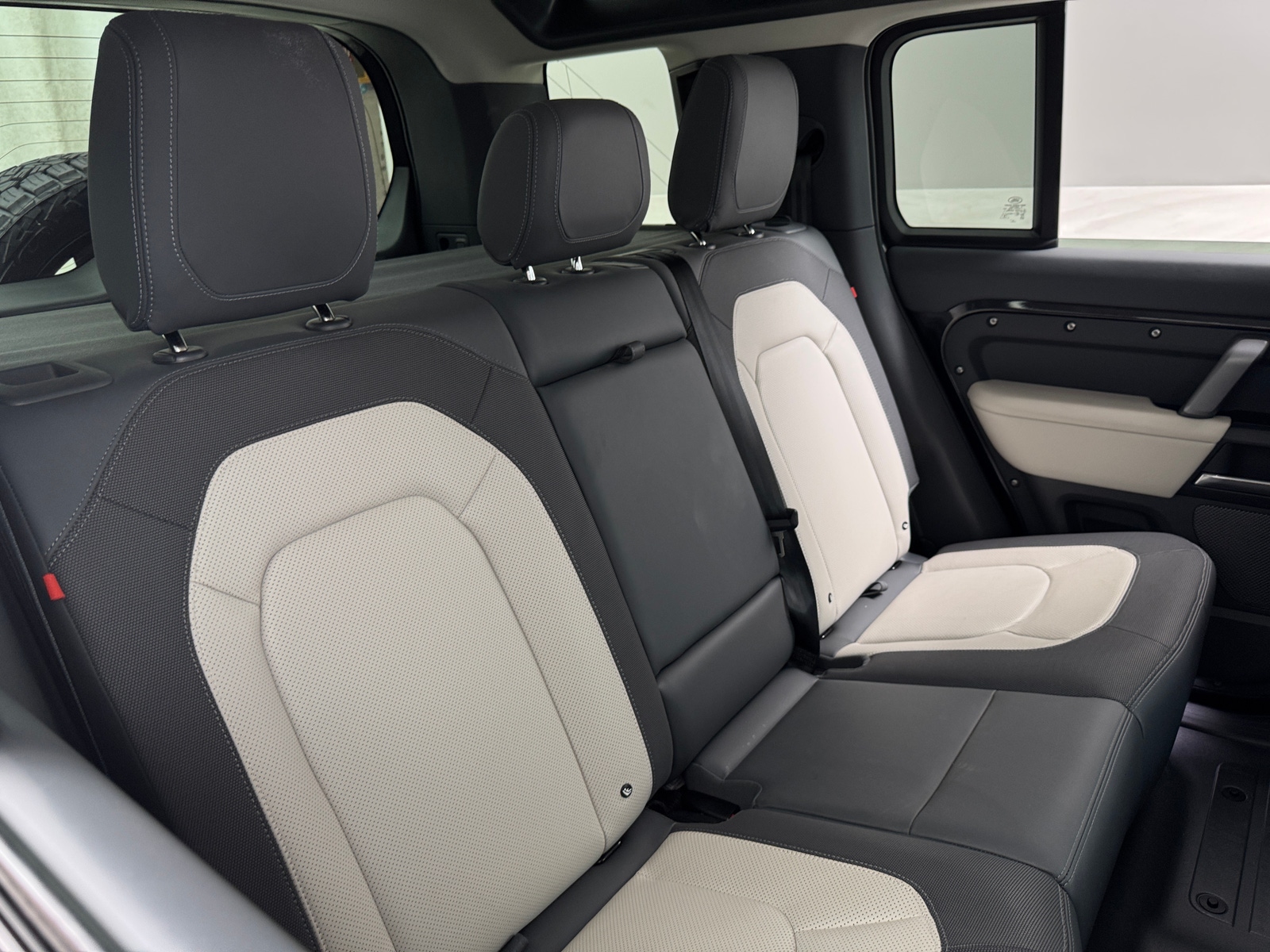 Thumbnail: 2024 Land Rover Defender - 6