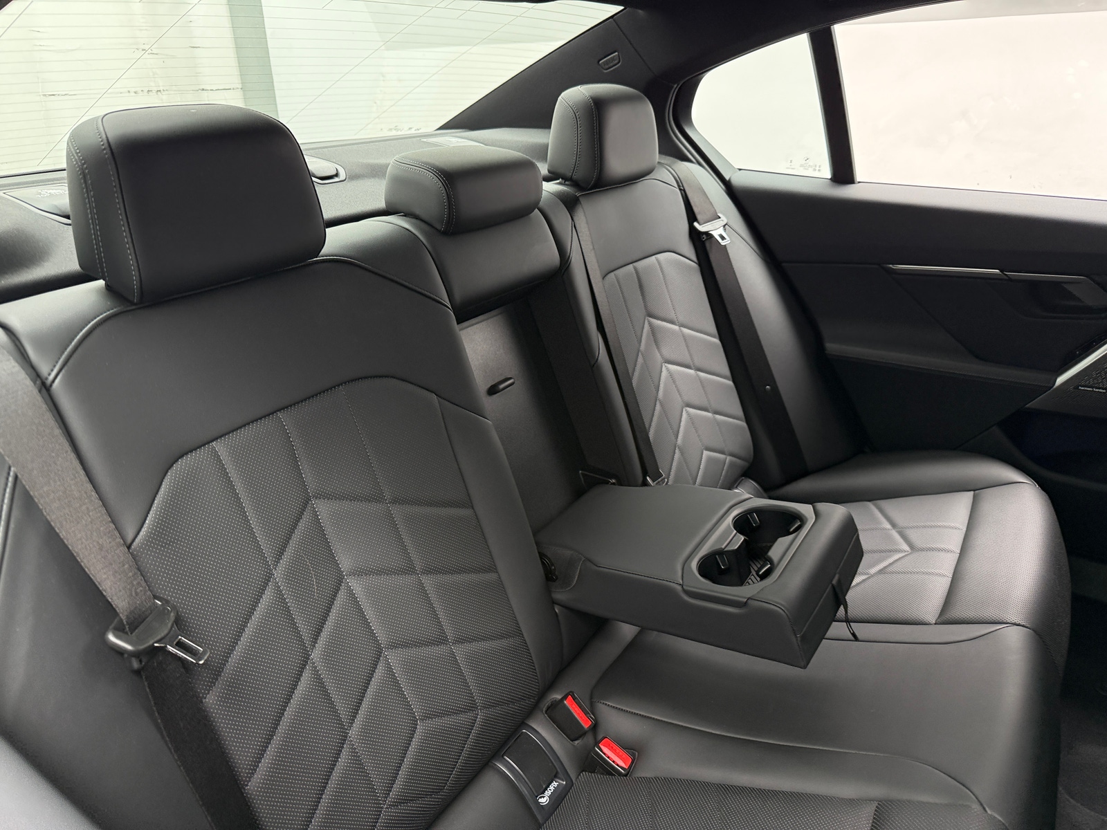 Thumbnail: 2026 BMW 5 Series - 5