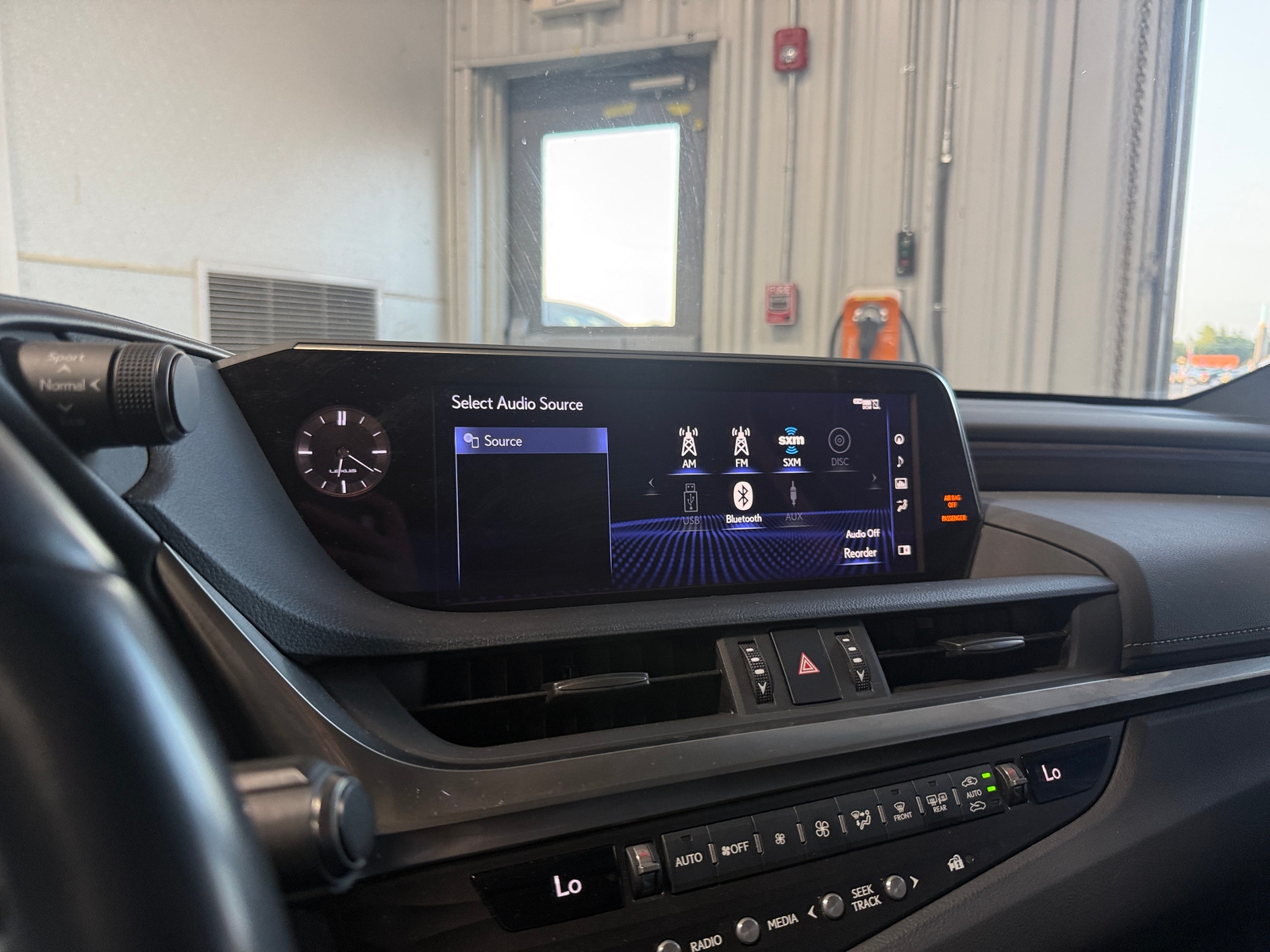 Thumbnail: 2020 Lexus ES - 4