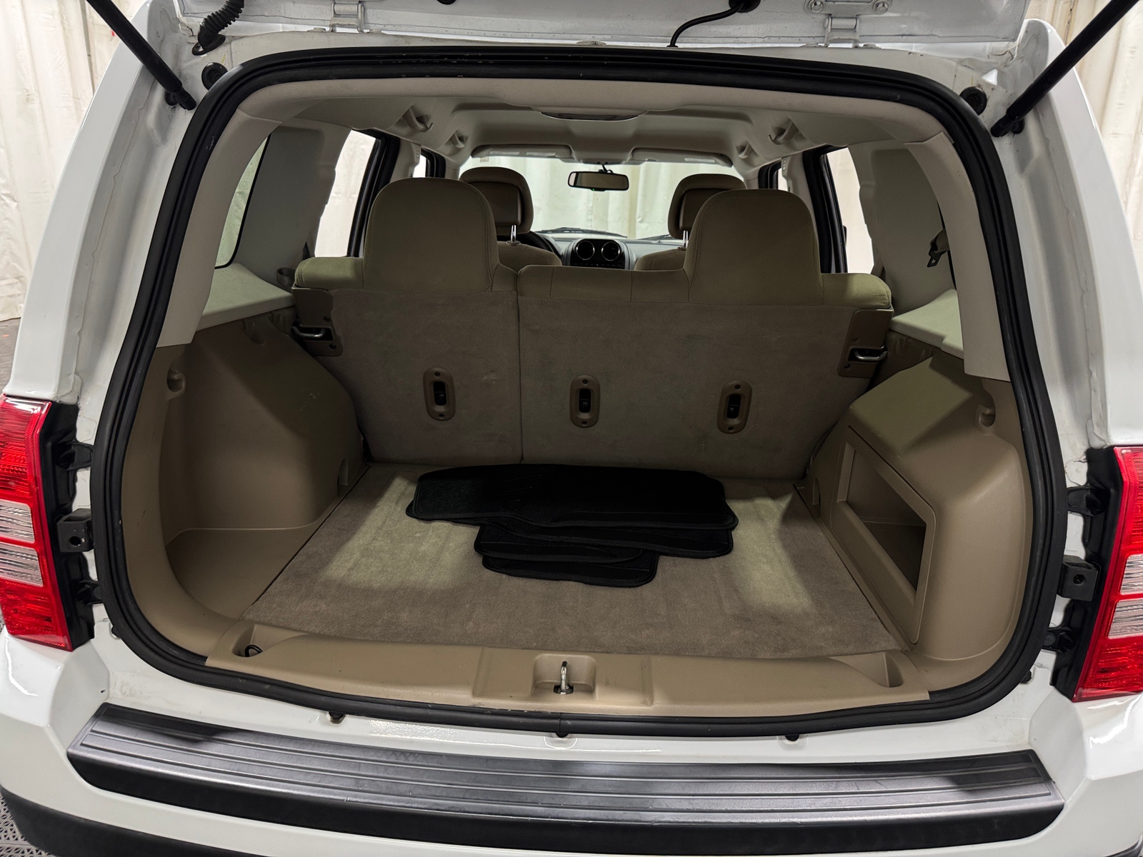 Thumbnail: 2016 Jeep Patriot - 7