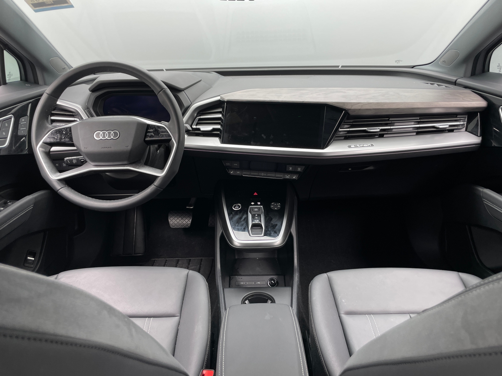 Thumbnail: 2025 Audi Q4 e-tron - 2