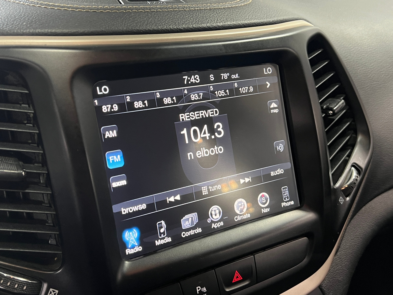 Thumbnail: 2018 Jeep Cherokee - 3