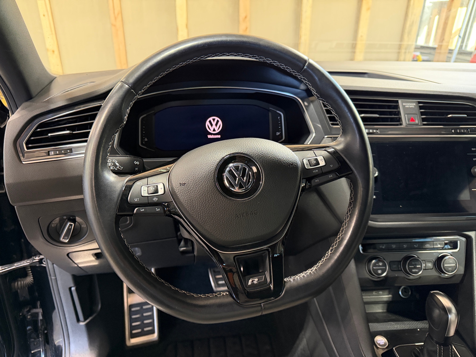 Thumbnail: 2021 Volkswagen Tiguan - 4