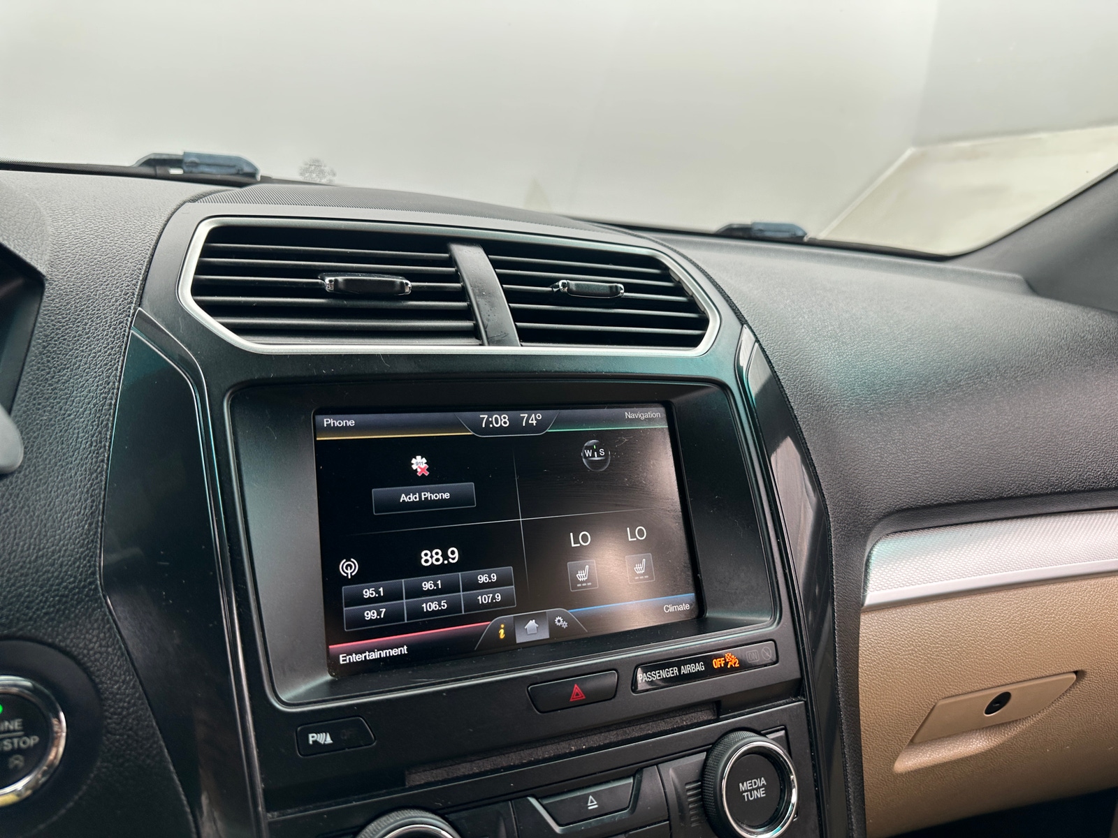 Thumbnail: 2016 Ford Explorer - 3