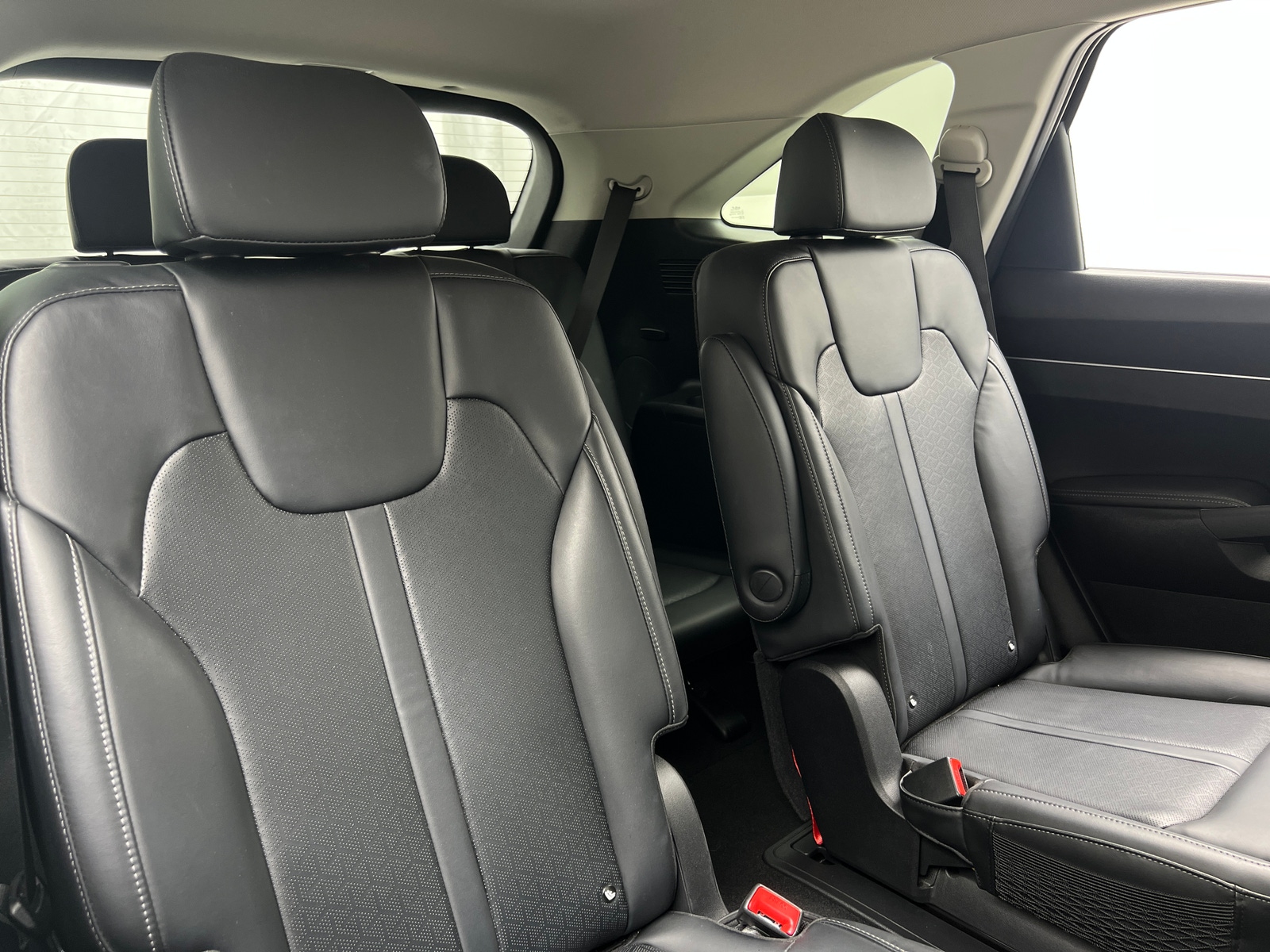 Thumbnail: 2023 Kia Sorento - 5
