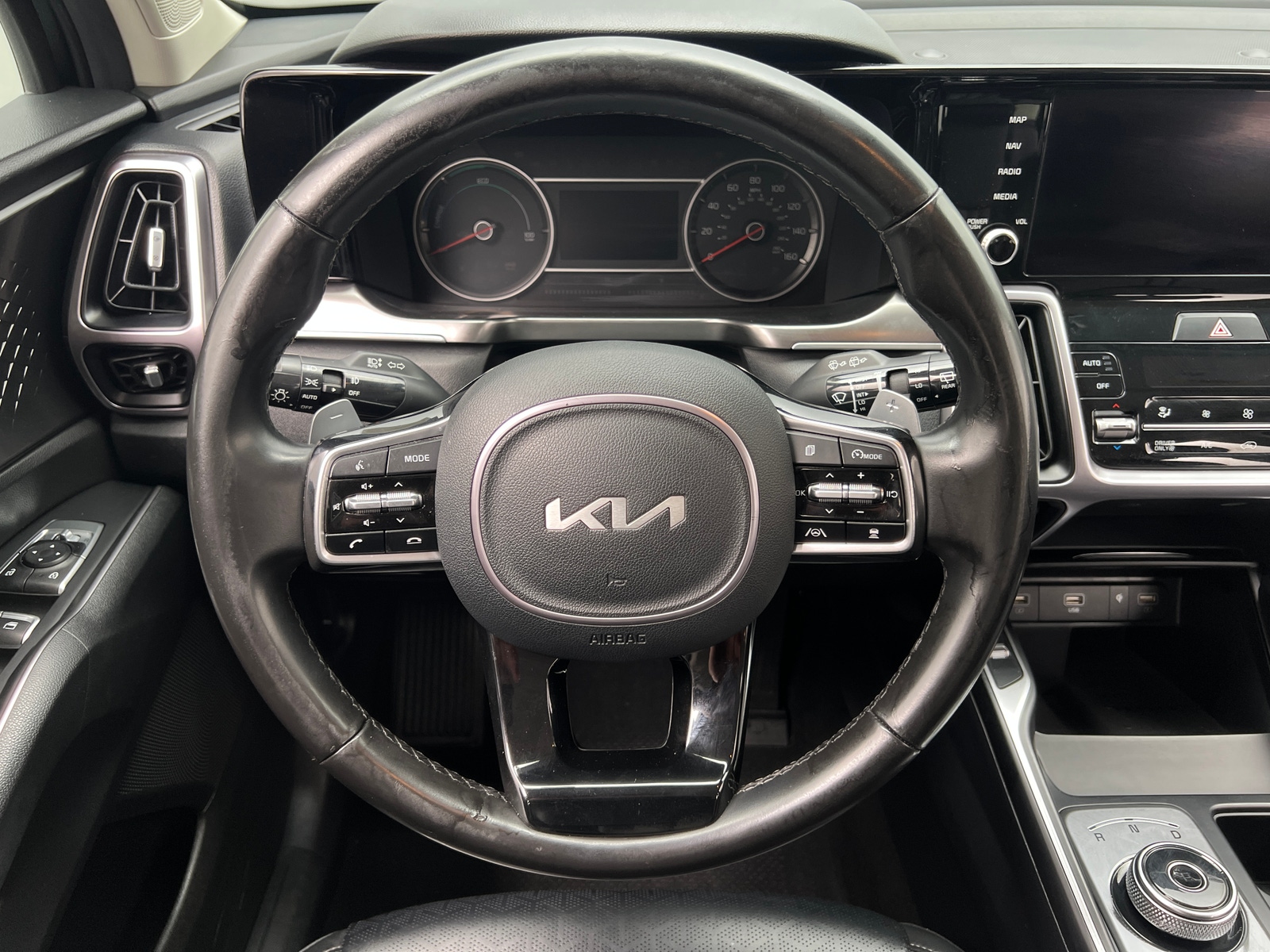 Thumbnail: 2023 Kia Sorento - 4