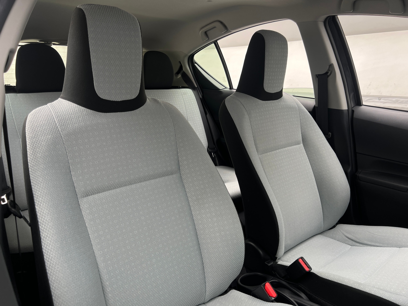 Thumbnail: 2015 Toyota Prius c - 2