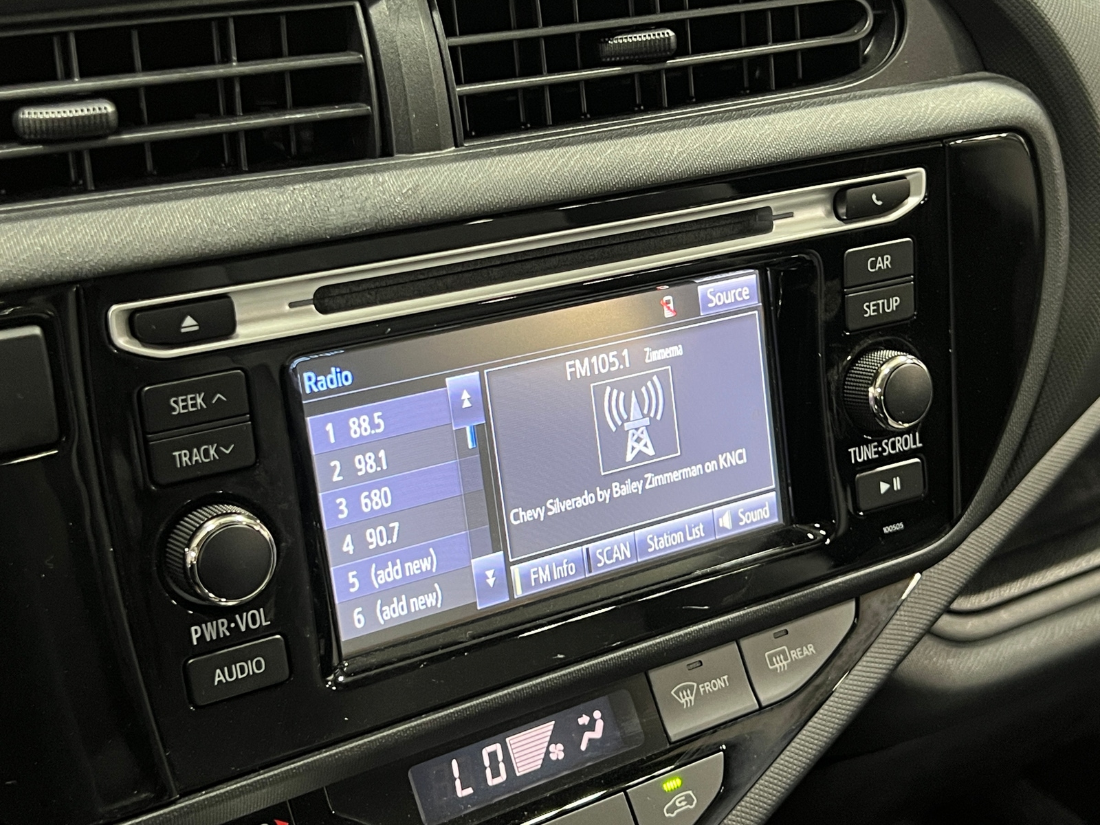 Thumbnail: 2015 Toyota Prius c - 4