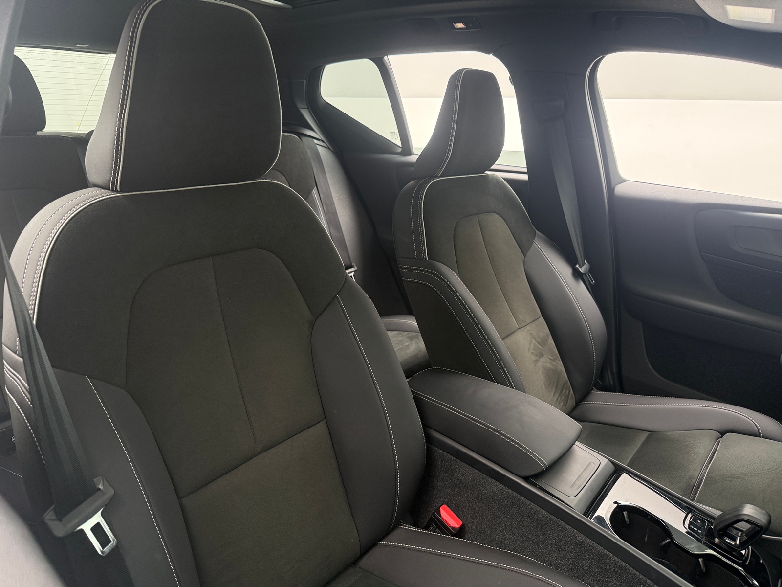 Thumbnail: 2023 Volvo XC40 - 2