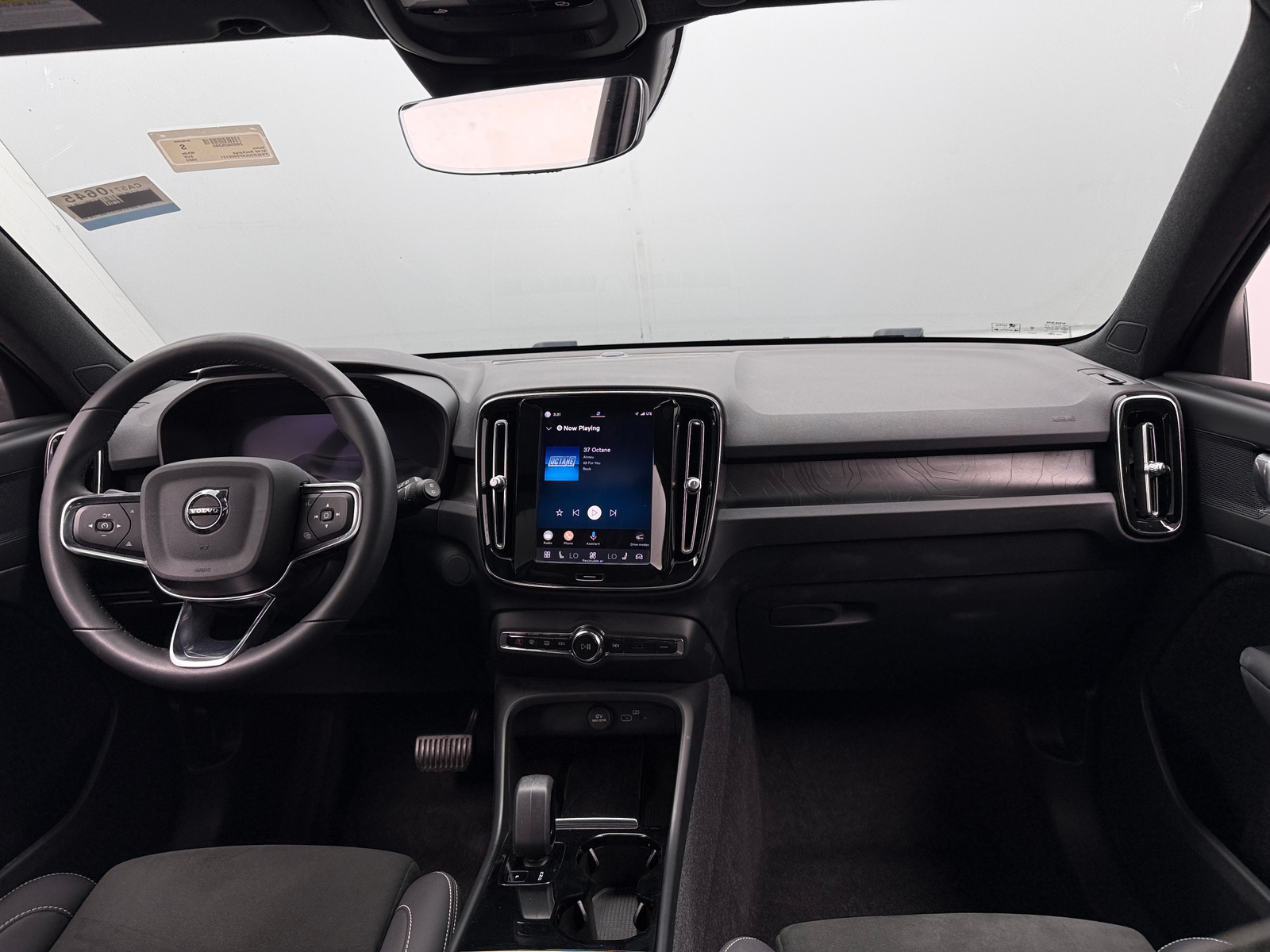 Thumbnail: 2023 Volvo XC40 - 3