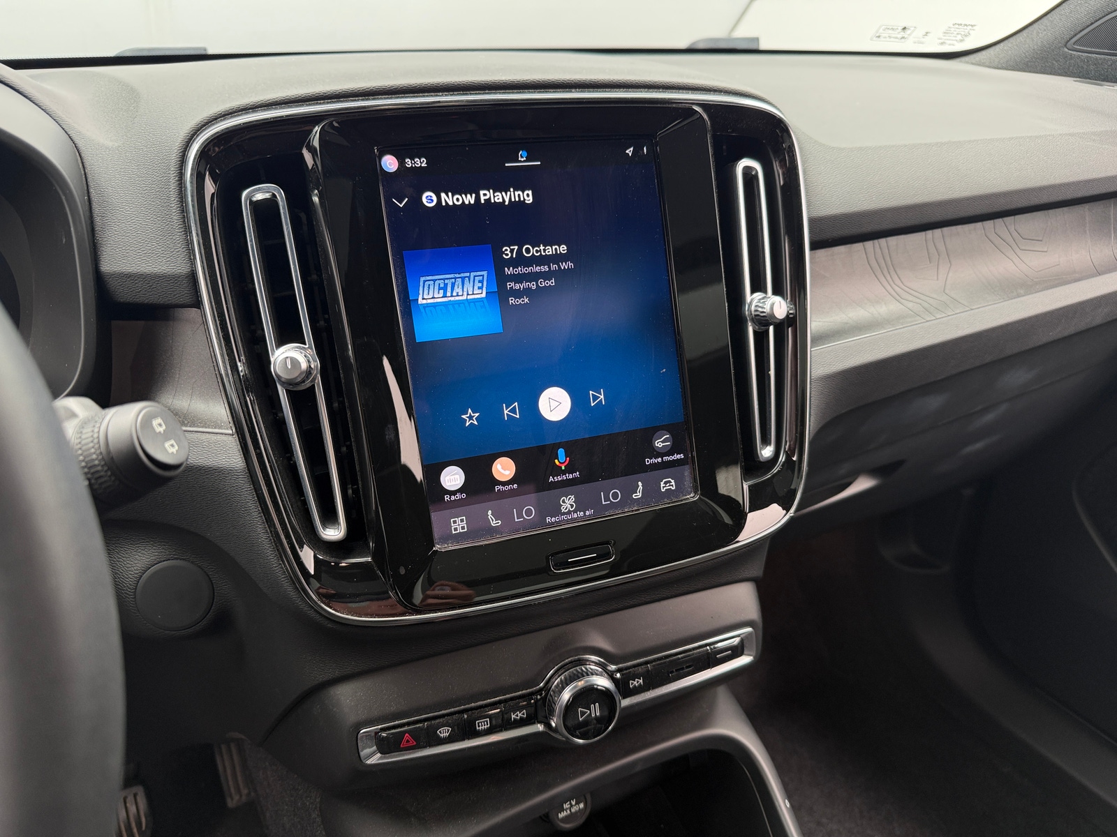 Thumbnail: 2023 Volvo XC40 - 4