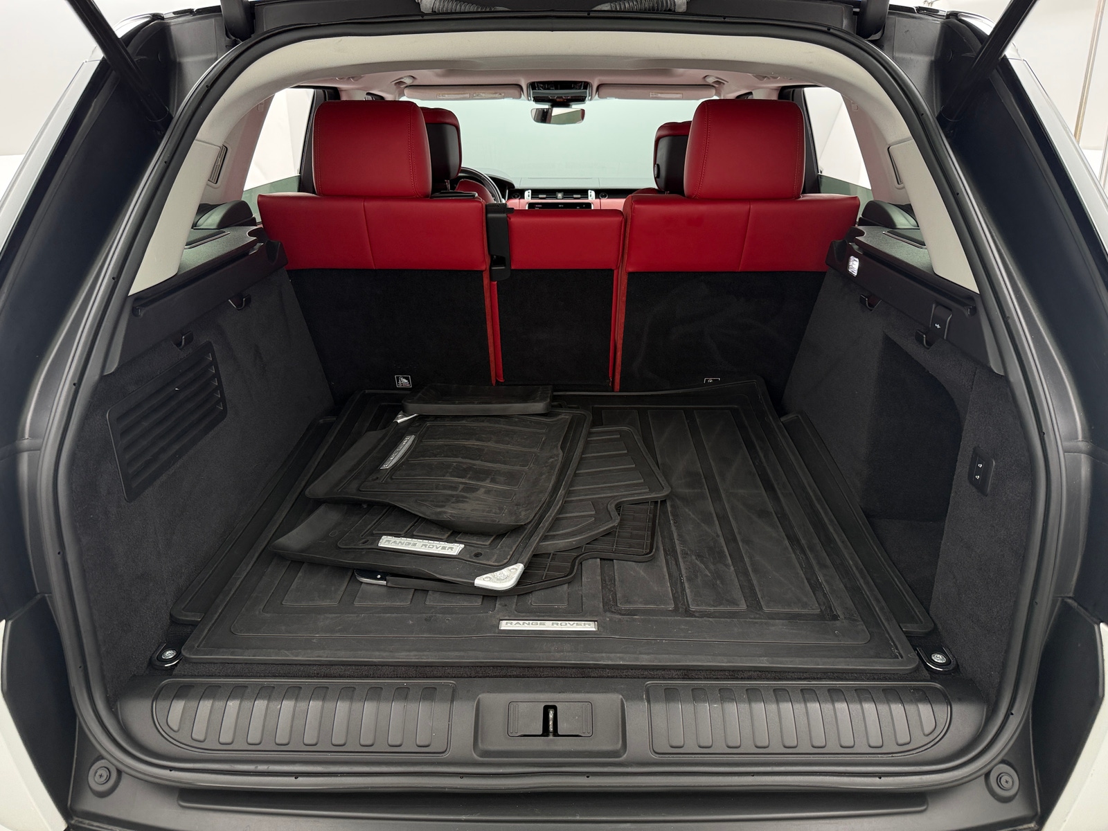 Thumbnail: 2020 Land Rover Range Rover Sport - 6