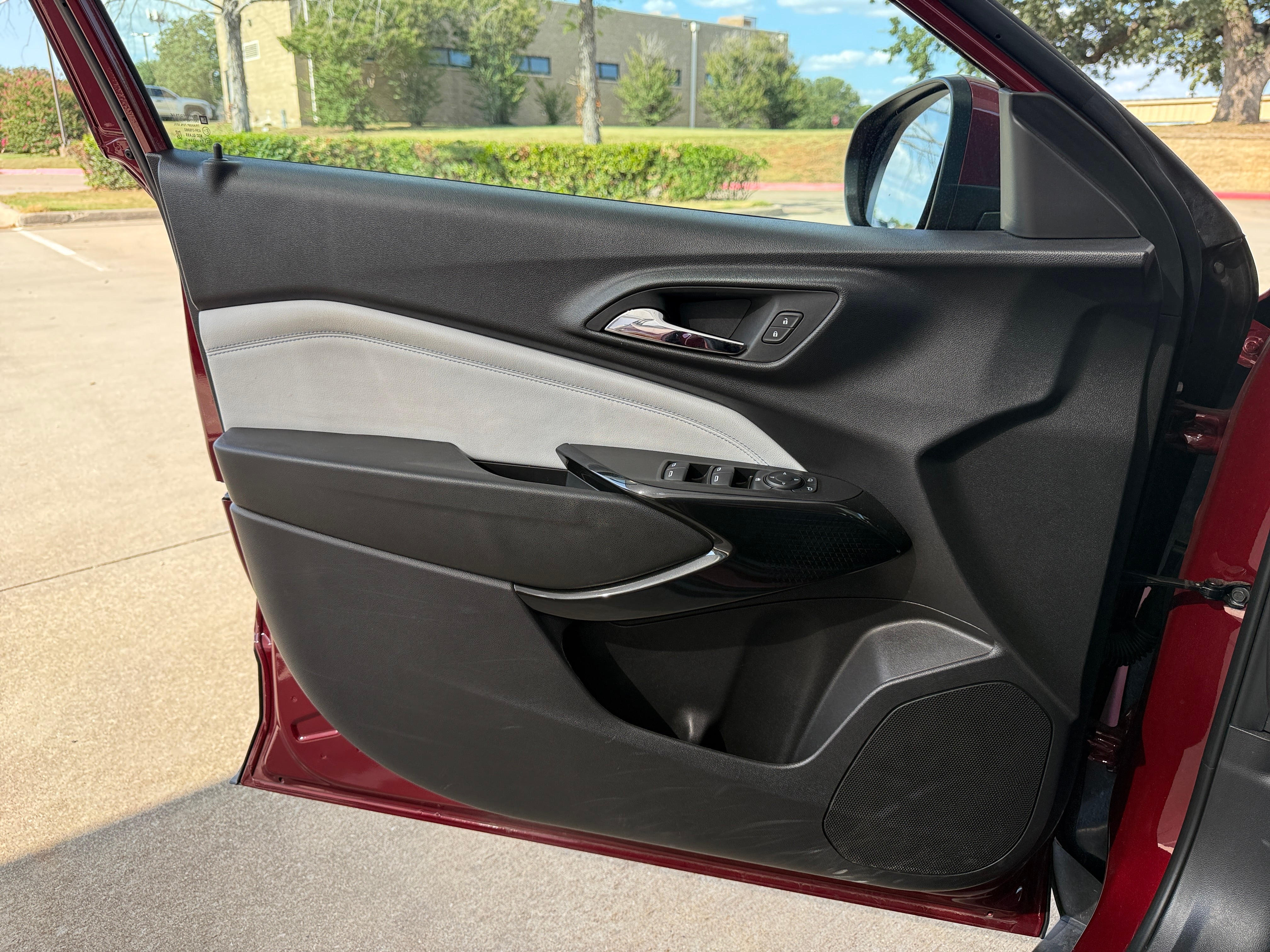 2025 Chevrolet Trax LT - Photo 6