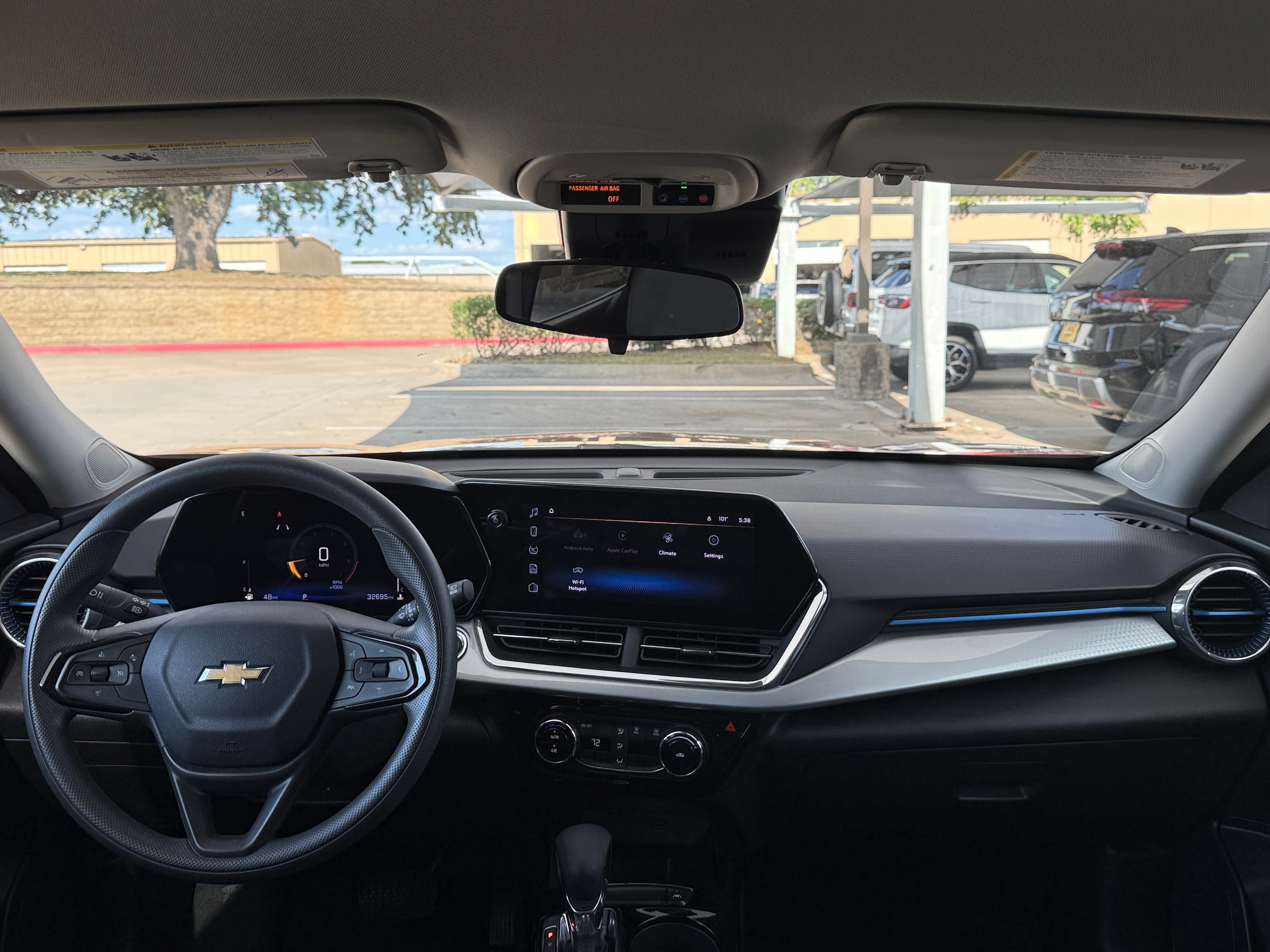2025 Chevrolet Trax LT - Photo 9