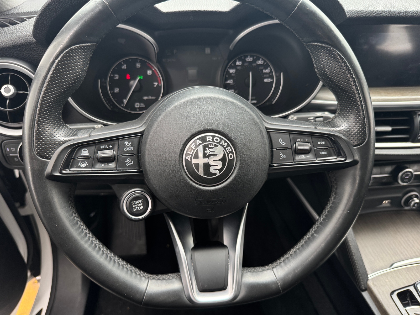 Thumbnail: 2021 Alfa Romeo Stelvio - 4