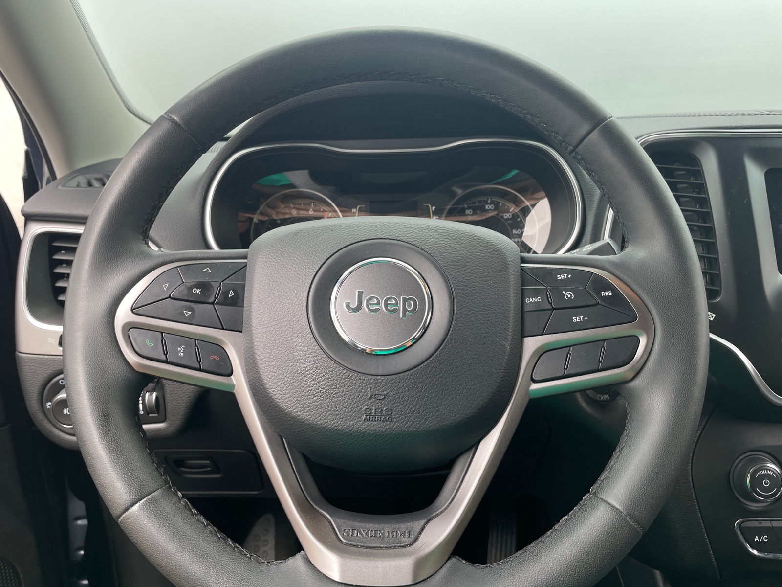 Thumbnail: 2021 Jeep Cherokee - 4