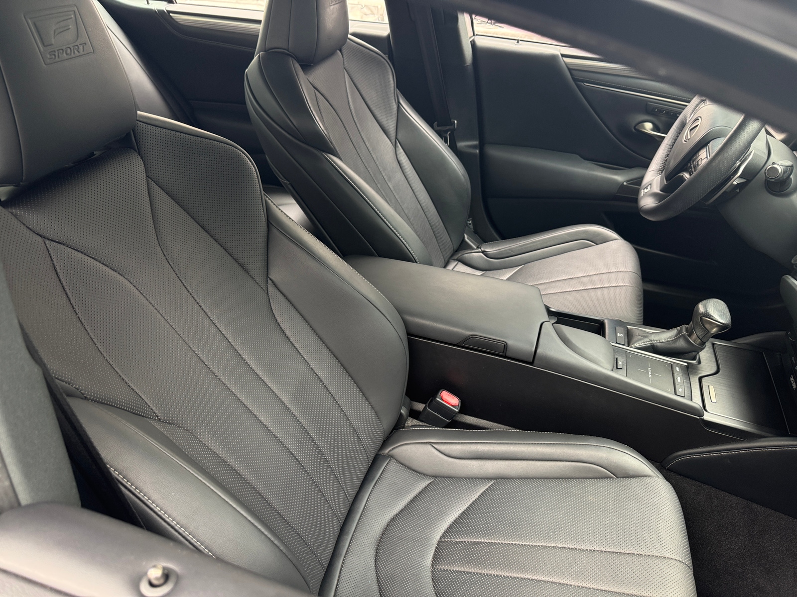 Thumbnail: 2019 Lexus ES - 2