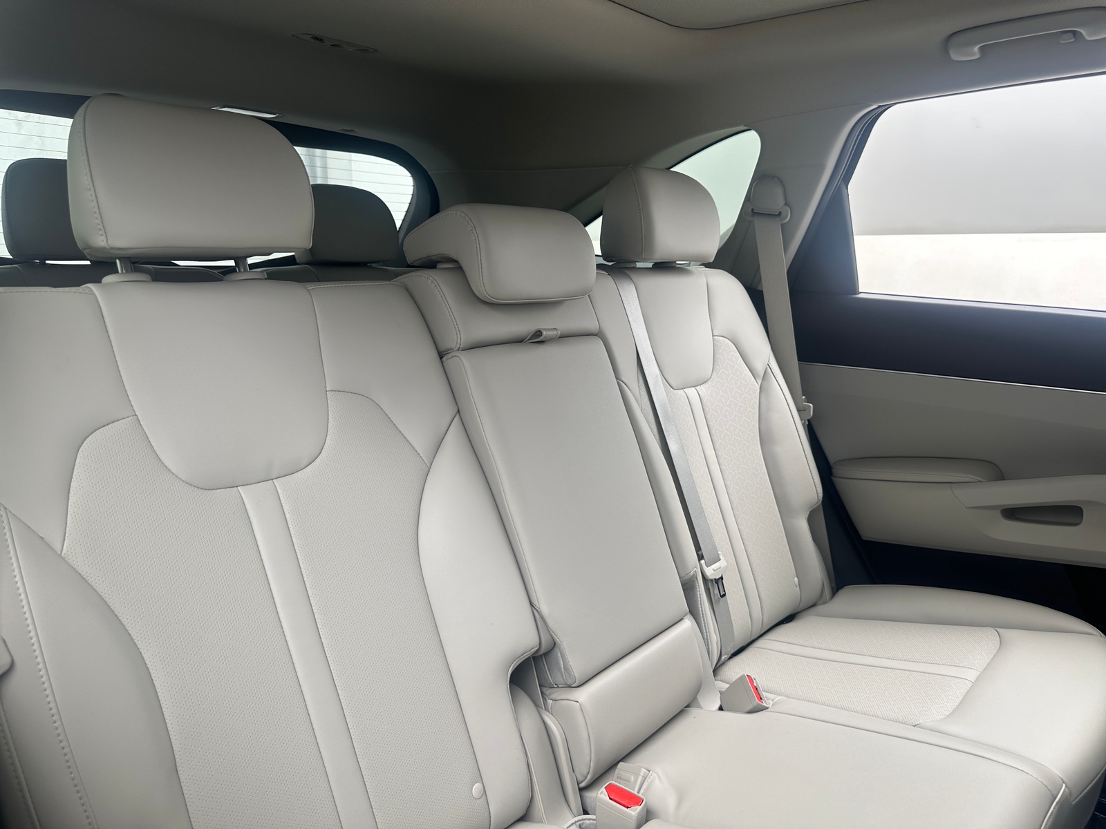 Thumbnail: 2023 Kia Sorento - 5